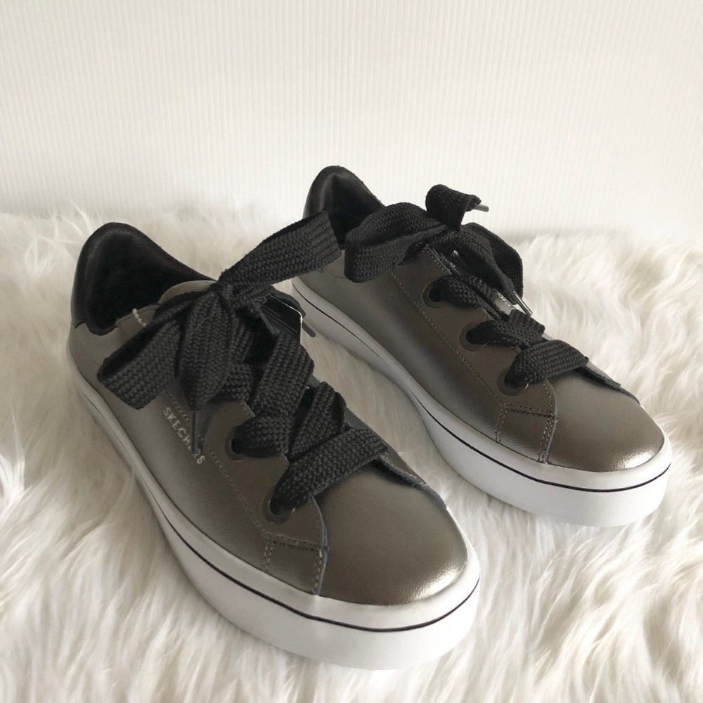 Skechers Hi-Lites Metallic Sneakers NWT SZ 9.5